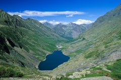 Jezioro Gitara z góry. Pewne podobieństwo jest. Lipiec 2000.
